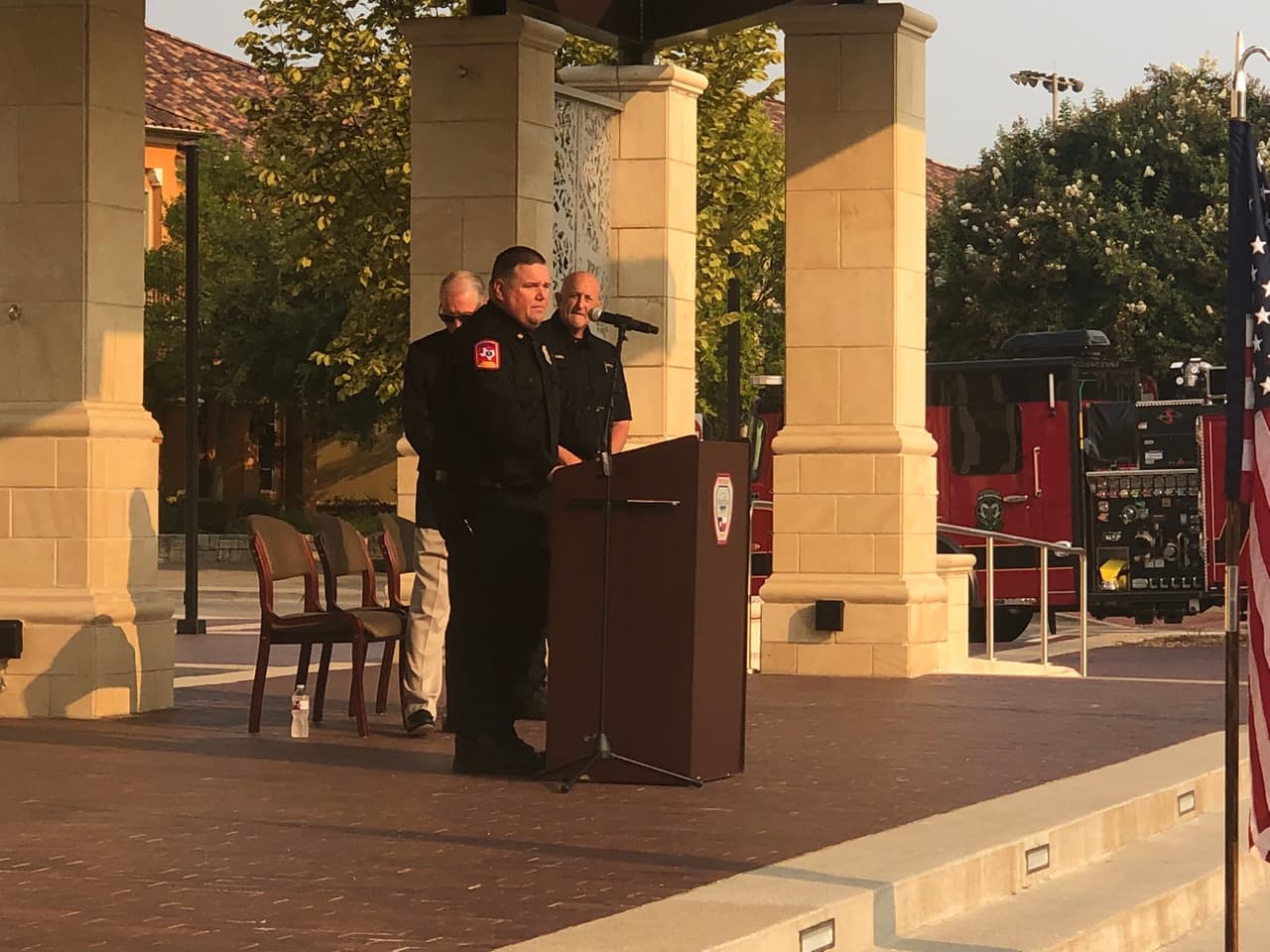 El departamento de policía de Colleyville compartió esta foto de la ceremonia que organizó la ciudad para recordar las más de 3,000 personas que murieron durante los ataques del 2001.