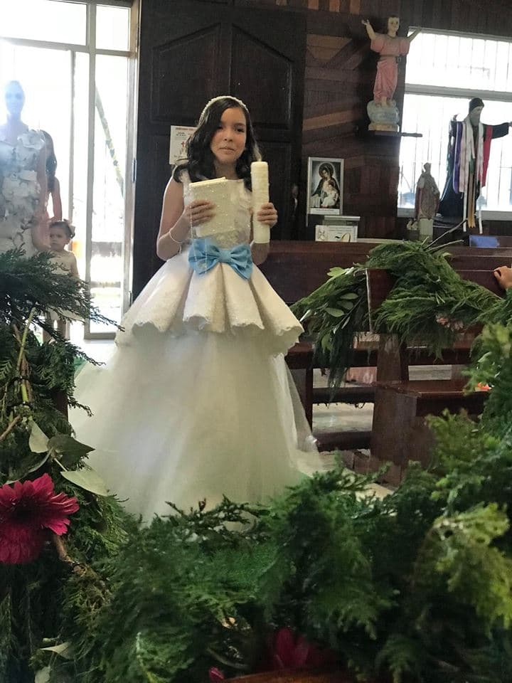 Ivanna Lizárraga Correa, la segunda hija de Poncho Lizárraga con Celia Correa, luego de recibir el sacramento de la comunión el pasado sábado 28 en la iglesia de la Sagrada Familia, en Mazatlán, Sinaloa (al noroeste de la República Mexicana).