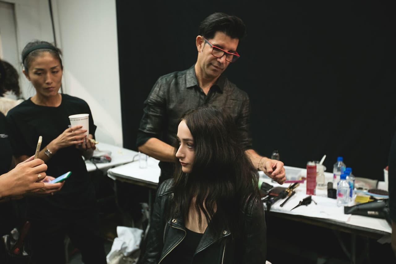 Todas las modelos de Rachel Zoe estaban muy contentas de poder participar en el NYFW. Retocaban su maquillaje y se tomaban fotos en todo momento. Diseñador Rachel Zoe. NYFW, Spring/Summer 2016 - 13/09/2015.