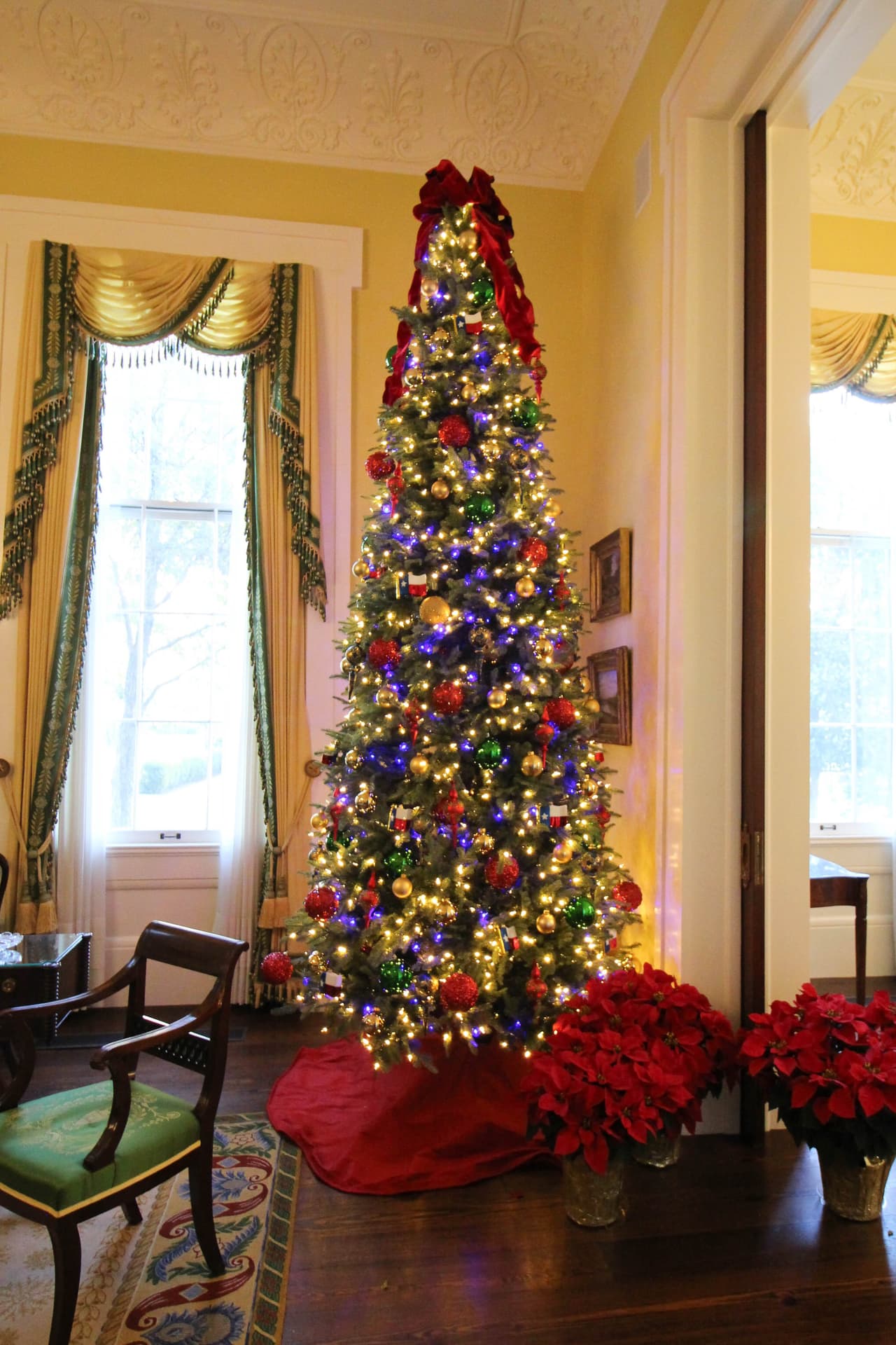 El grupo “Amigos de la Mansión del Gobernador” y a la “Junta de Preservación del Estado” se encargaron de la exhibición.