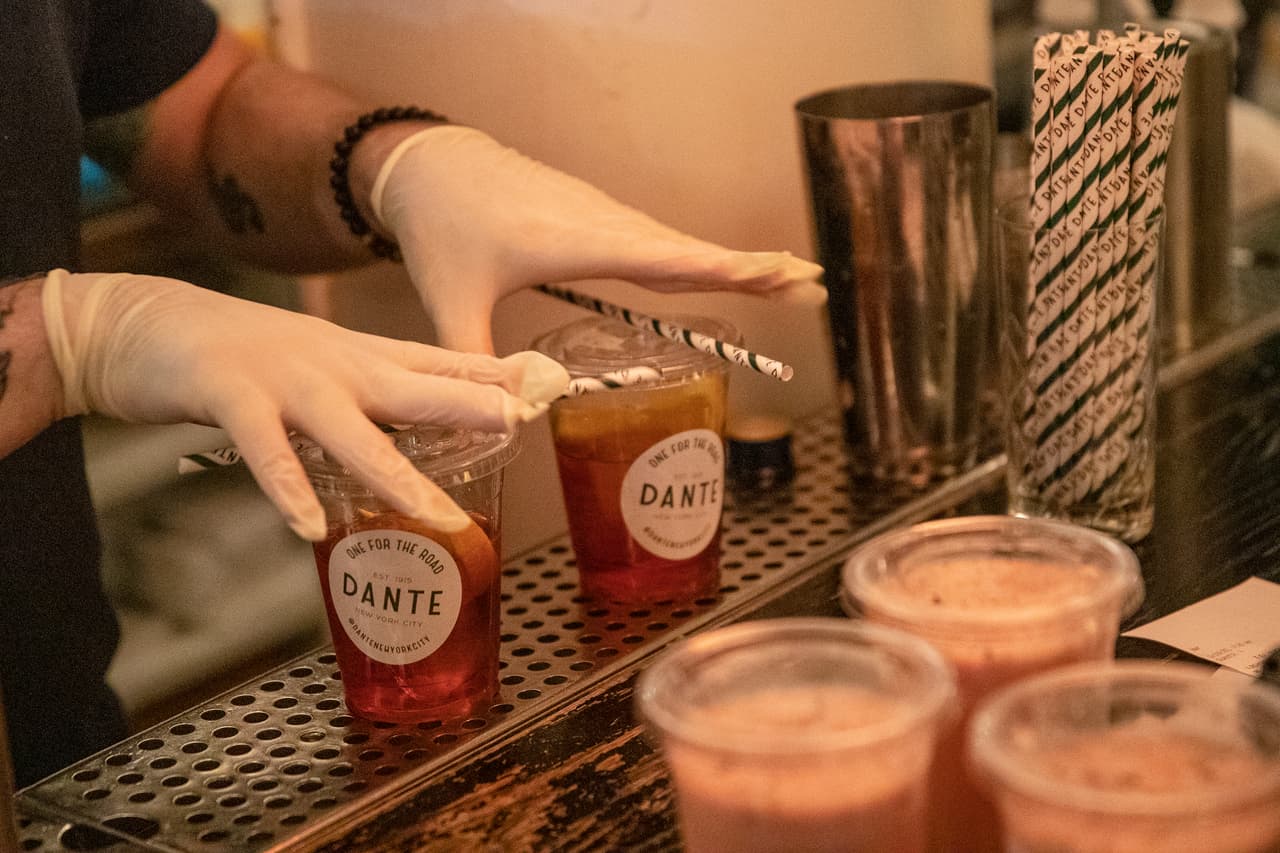 Pasajeros del Aeropuerto de San Antonio pueden pasar bebidas alcohólicas a la terminal 