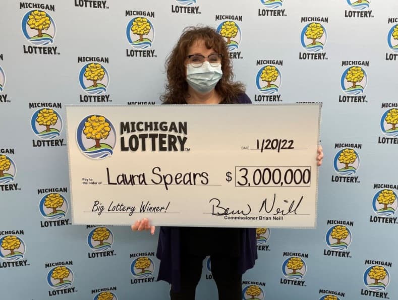 Laura Spears recibiendo su premio