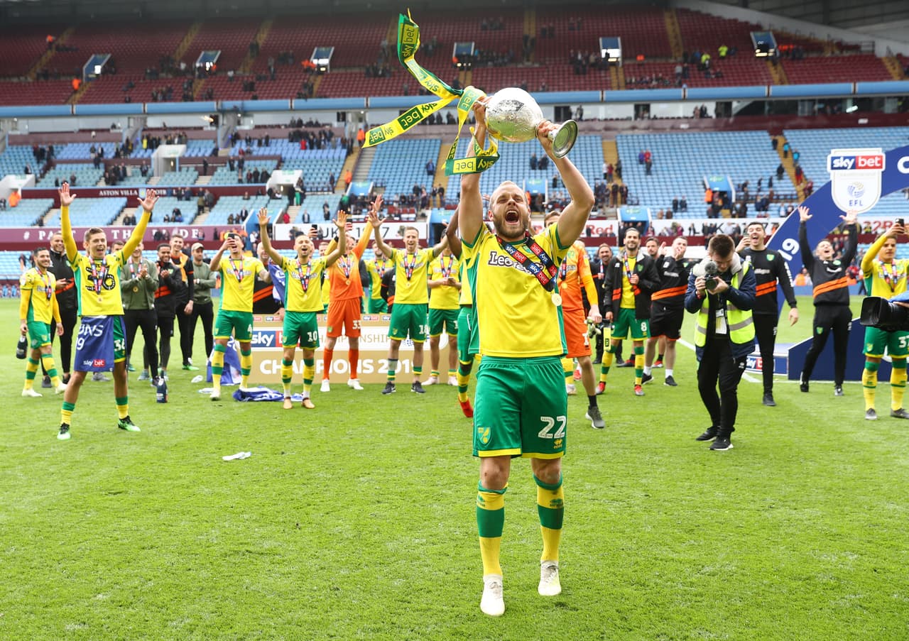 En su primera temporada fue MVP con 29 goles y 10 asistencias en 43 partidos y con ello ayudó a su equipo a conseguir el ascenso a la Premier.