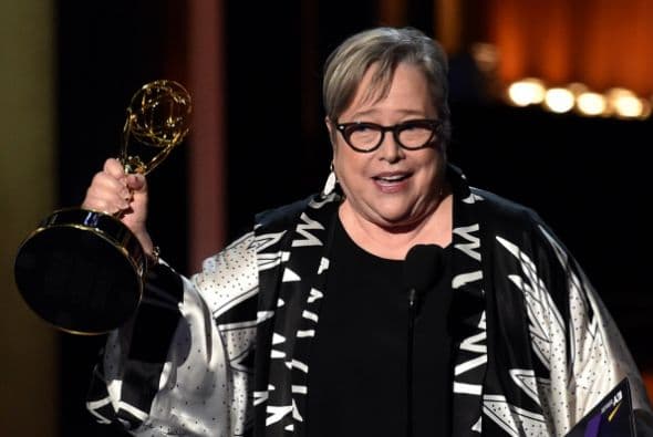 Jennifer López se enfrenta en la misma categoría a 
<b>Kathy Bates (foto)</b>, por 'Richard Jewell'; Annette Bening,
<i> </i>por
<i> '</i>The Report'; Laura Dern, por 'Marriage Story' y Margot Robbie, por 'Bombshell'.