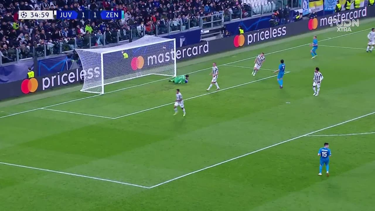 ¡TIRO ATAJADO! disparo por Andrey Mostovoy.