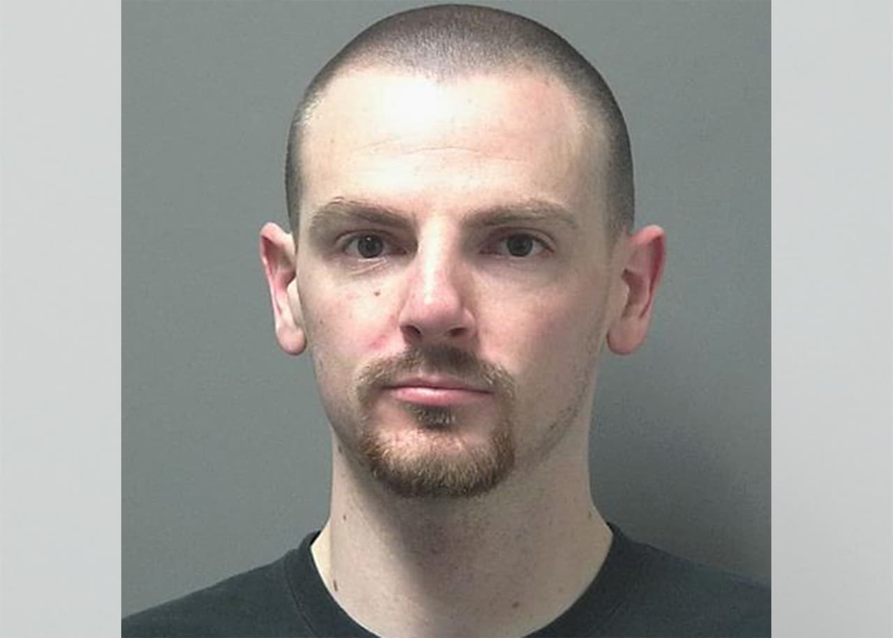 Arrestan a empleado de la Oficina del Sheriff por cometer supuestos delitos sexuales