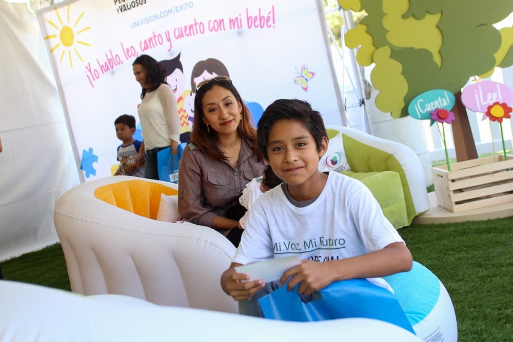 Como todos los años, Univision realizó su ya tradicional Feria de la Educación, el 15 de octubre de 2016, por primera vez en los terrenos de CalState Northridge. Decenas de miles de padres e hijos asistieron al mayor evento educativo de la comunidad hispana estadounidense.