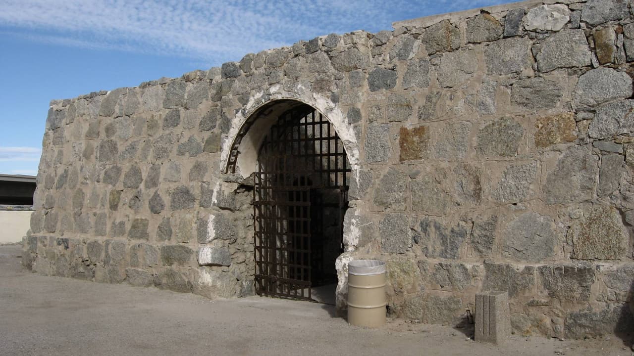 La Celda Obscura es la parte más embrujada de la prisión, ya que era el lugar donde los reclusos eran castigados con aislamiento en total obscuridad. La mayoría de los que entran dicen tener la sensación de ser observados.