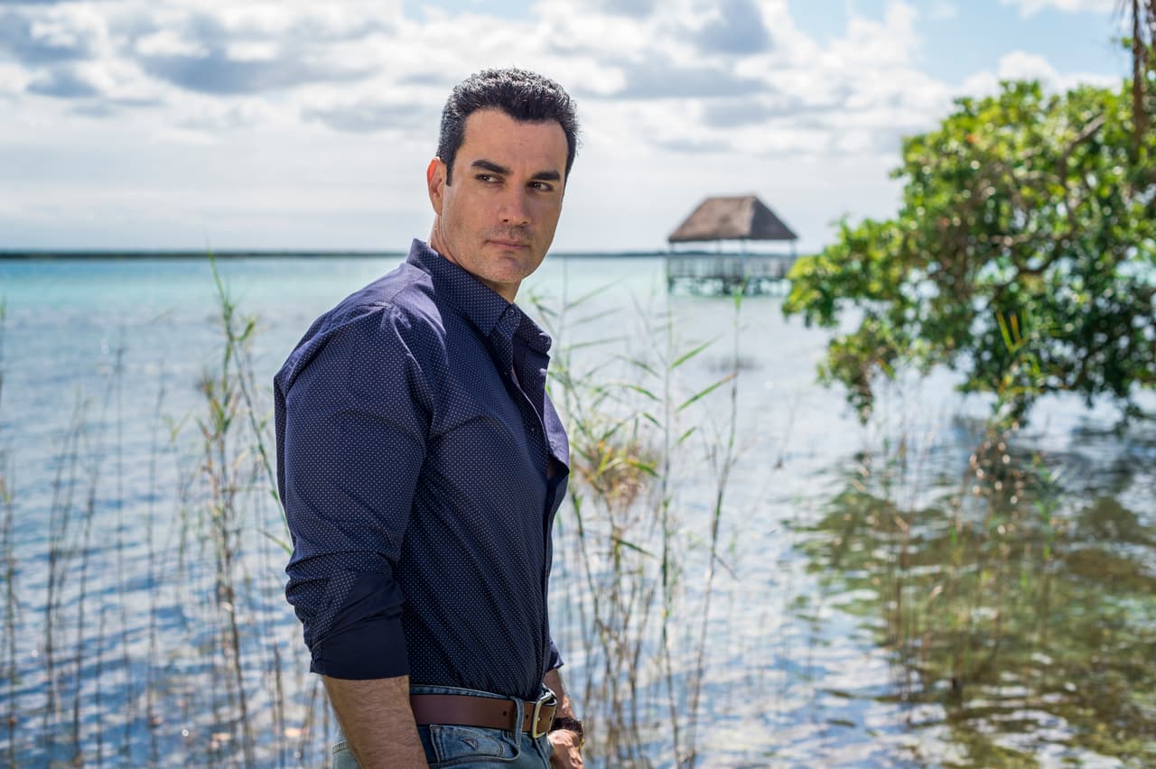 Además de guapísimo, este galán tenía un enorme corazón.