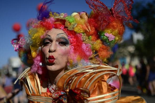 El baile y los colores dominaron el ambiente.