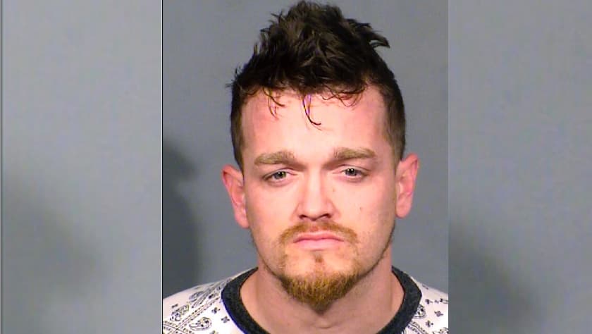 Foto del Centro de Detención del Condado de Clark en la que se muestra a Brandon Lee Toseland, de 35 años, de Las Vegas, luego de su arresto el martes 22 de febrero de 2022 por cargos de asesinato y secuestro.