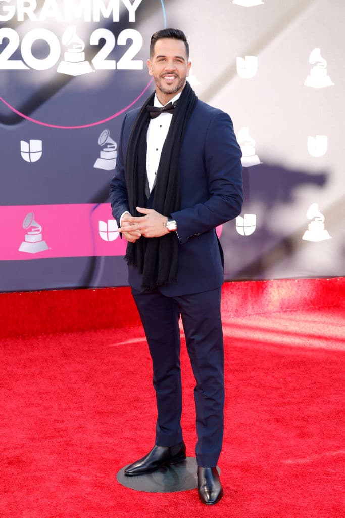 <b>El Chef Yisus</b>, talento del show matutino Despiérta América, eligió un tuxedo azul.