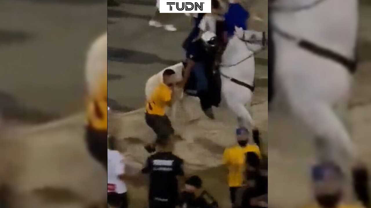¡¿Cómo?! Policía de México comete supuesto robo a fan de Tigres