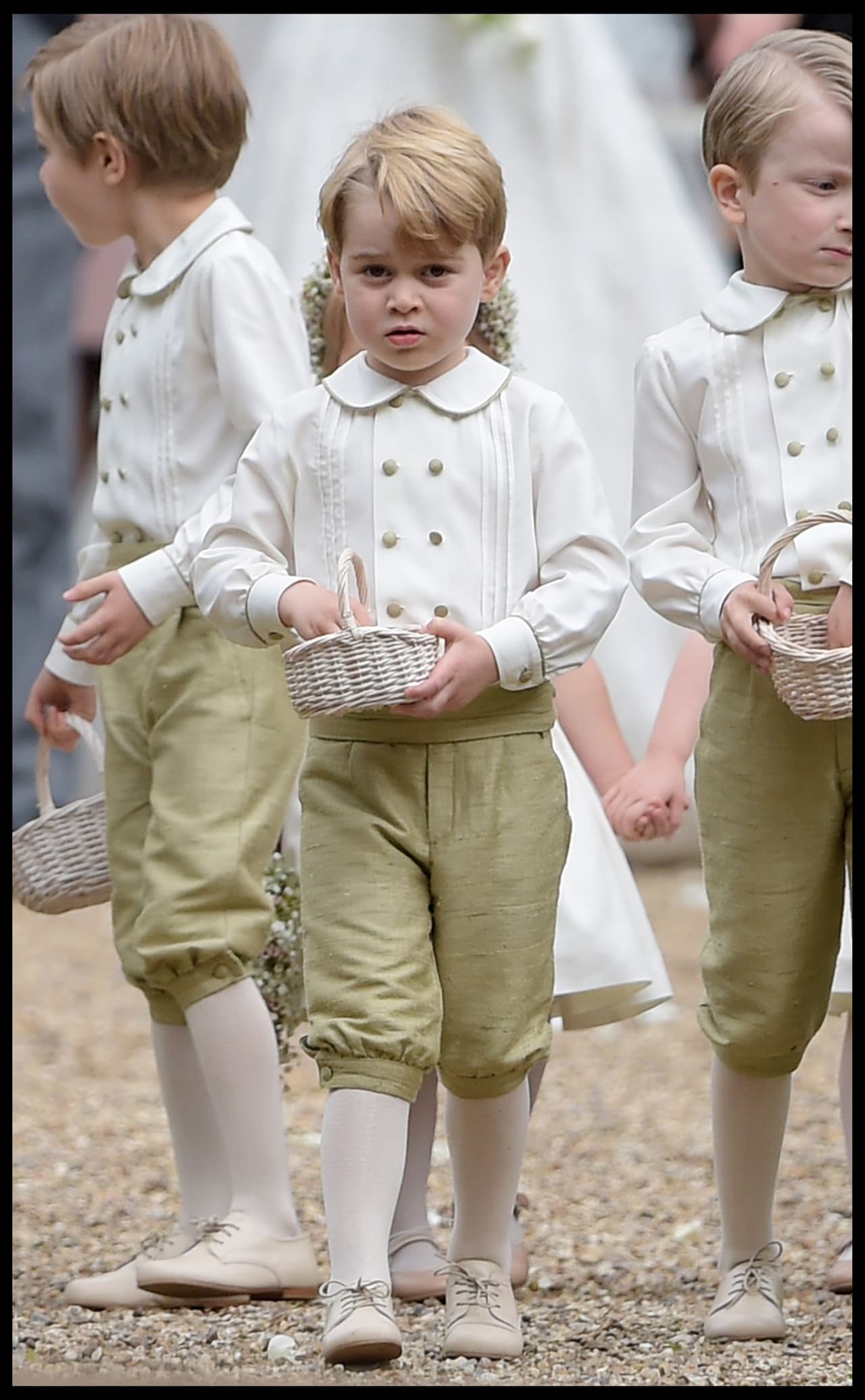 El
<b>príncipe George</b>, de cuatro años, será paje en la boda de su tío como ya lo ensayó en el enlace de su tía materna Pippa Middleton (en la foto).