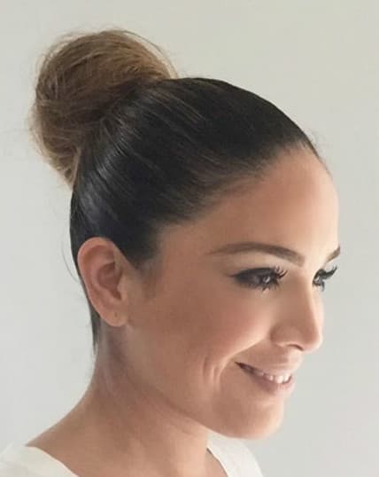 ¡Preciosa! Karla Martinez utiliza el cabello recogido cuando quiere descansar de la secadora y la plancha. (11 de enero, 2016)