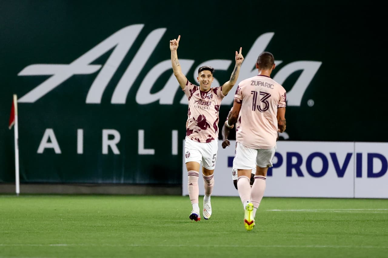 ¡Inolvidable estreno! Claudio Bravo hizo su primer gol en primera