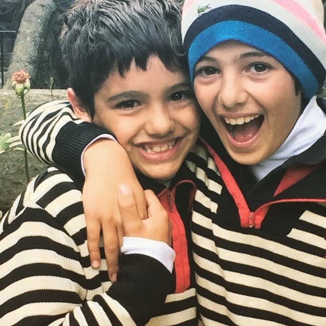 Los pequeños Yamil y Elías son los mayores y son unos niños muy sonrientes.