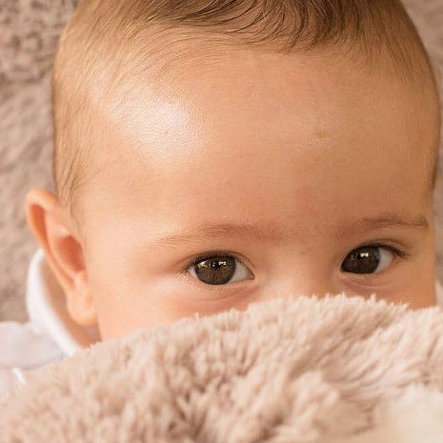 Su bebé Alejandro es hermoso. Cuando la actriz compartió fotos de su pequeño a través de su cuenta de Instagram los comentarios llenos de elogios no se hicieron esperar y los miles de corazones rojos invadieron su cuenta.