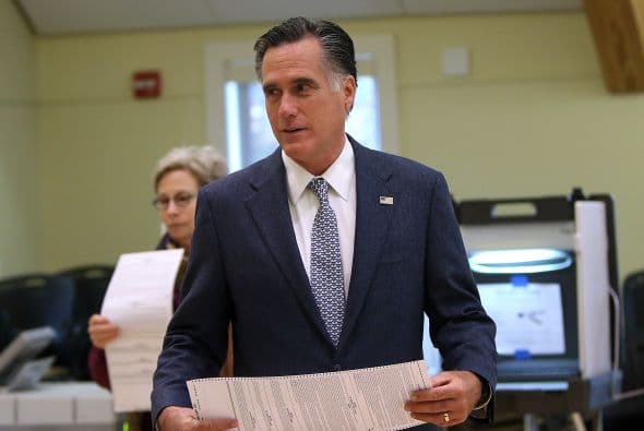 Por otro lado, El candidato republicano a la presidencia de Estados Unidos, Mitt Romney, depositó su voto esta mañana en compañía de su esposa, Ann, en la localidad de Belmont, a las afueras de Boston (Massachusetts), donde tienen su residencia familiar.