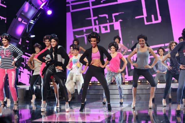 En este segundo 'show' conoceríamos al segundo grupo que iría a la mansión, pero antes de que iniciara la gala, los nervios y estrés en los ensayos, los atuendos raros y sexys, y las primeras seis elegidas invitadas como público fueron los ricos ingredientes del 'backstage'. Mira todo lo que hicieron las chicas antes de salir al escenario.