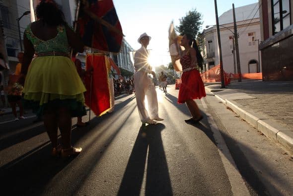 Estas agrupaciones informales, conocidas como "blocos", son para muchos la expresión más auténtica del Carnaval carioca.