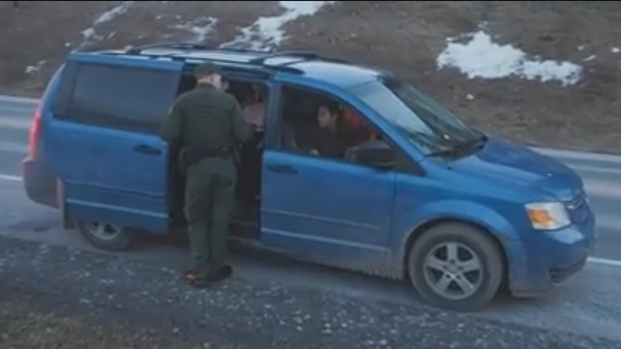 Denuncian que una policía local llamó a la Patrulla Fronteriza para detener a toda una familia