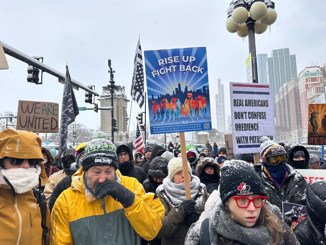El mensaje de los manifestantes fue contundente:
<b> exigieron a ICE y a la Patrulla Fronteriza poner fin a estos operativos, </b>abandonar sus comunidades y congelar los fondos destinados a estas agencias.