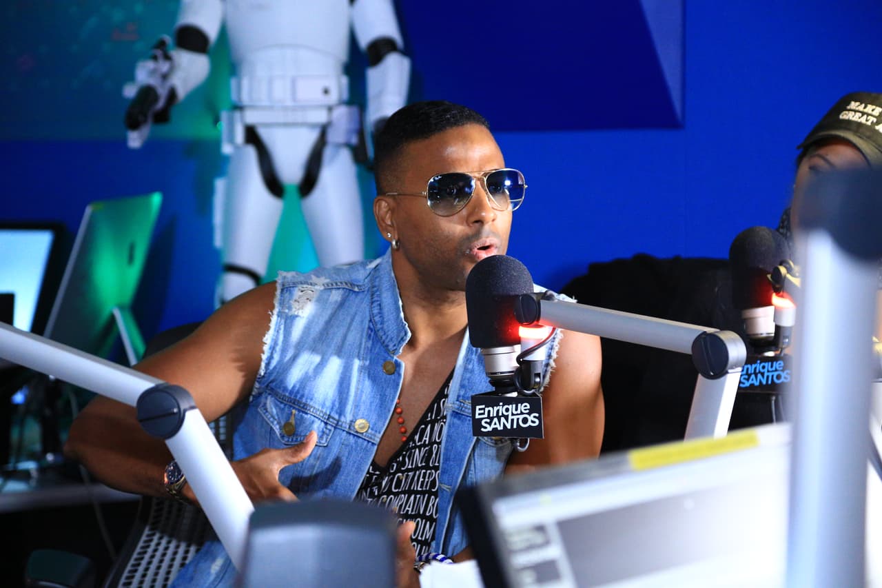 Enrique dice que desde que Yotuel colaboró con Ricky Martin ahora viste más "fashion". ¿Qué creen?