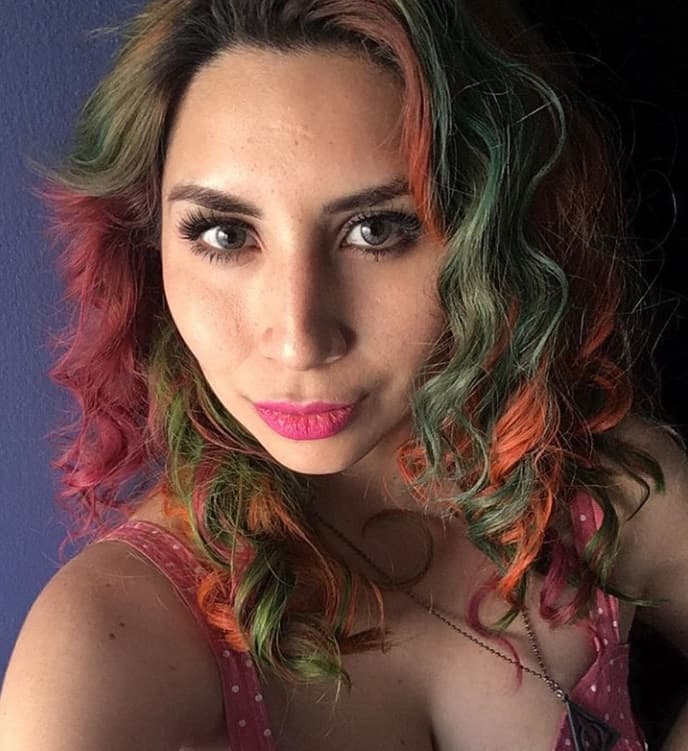 'Bebeshita' llama la atención por su peculiar forma de hablar en el programa en el que busca encontrar una pareja, aunque algunos comentarios en sus redes la catalogan como una mujer superficial e interesada.