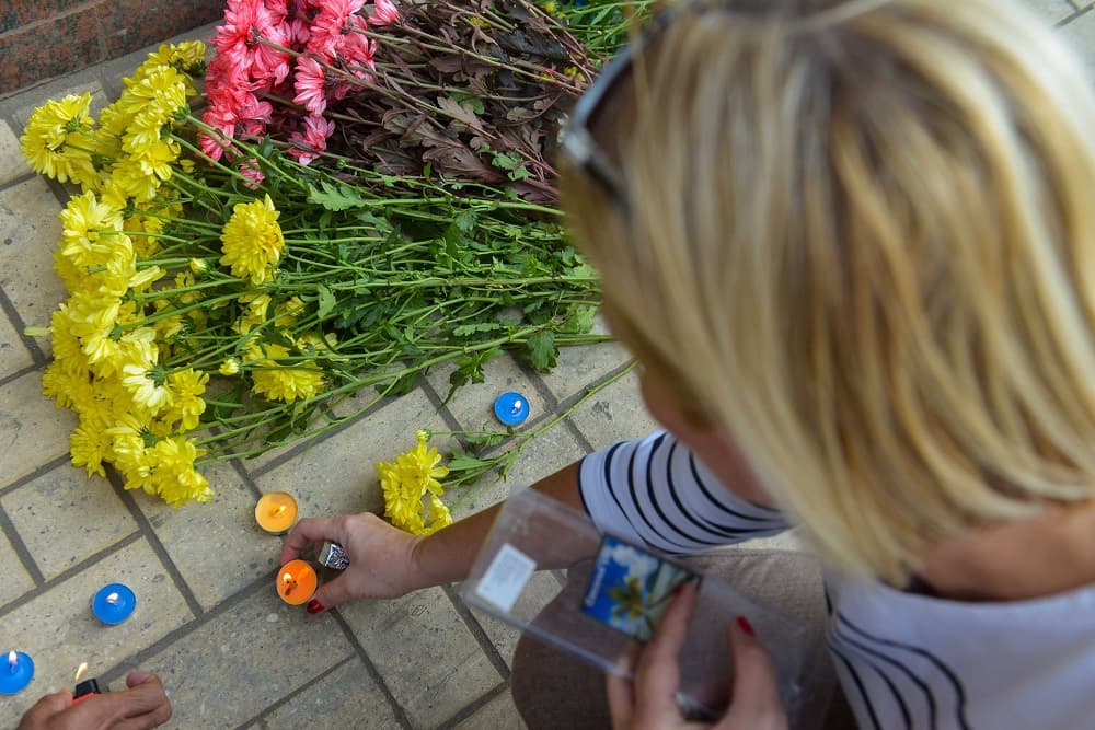 Los familiares recuerdan a las 224 víctimas del desastre aéreo.