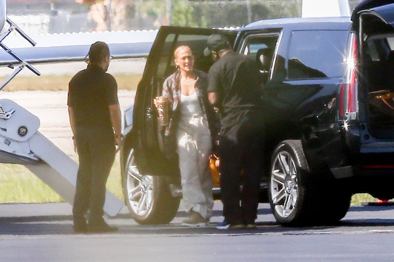 Los datos fueron ratificados por el 
<a href="https://www.dailymail.co.uk/tvshowbiz/article-9675661/Jennifer-Lopez-touches-LA-twins-Maximilian-Emme-Ben-Affleck-hangs-mom.html" target="_blank">Daily Mail</a>, que este viernes 11 de junio informó que Jennifer López había aterrizado en Los Ángeles de nueva cuenta, junto a Emme y Maximilian, los hijos que tuvo con Marc Anthony.