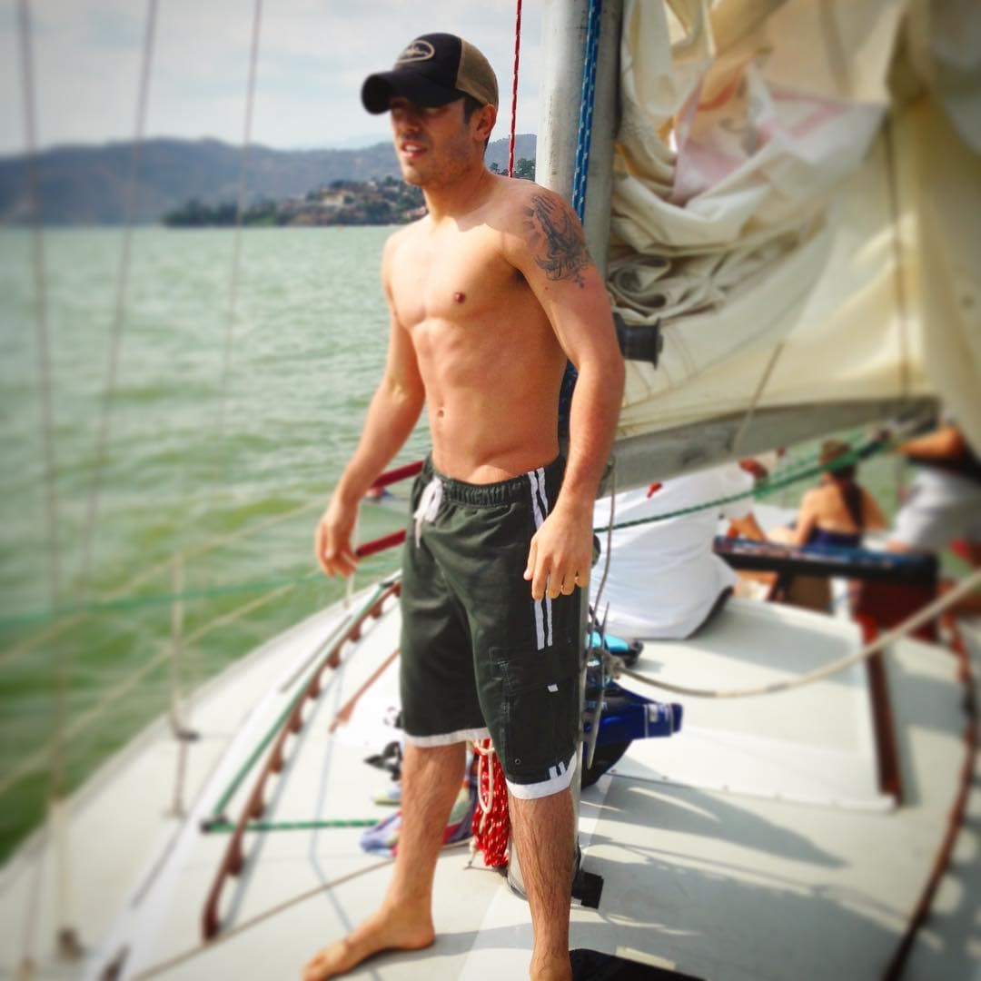 "Llevarle la flor,
<b>llevarle el detalle a la mujer</b> y tratarla con cariño y respeto, siento que se ha perdido eso, pero siento que poco a poco ha regresado", opinó.
<br>