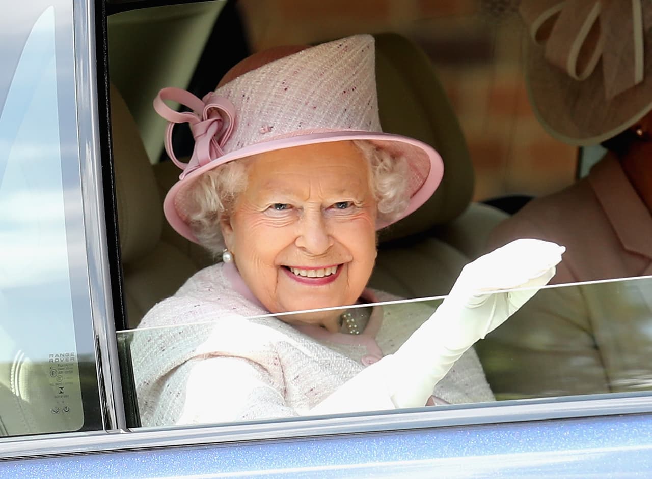 Es decir que, si el bebé de Meghan y Harry naciera el 21 de abril, tendría el mismo cumpleaños que
<a href="https://www.univision.com/noticias/noticias-del-mundo/isabel-ii-la-reina-con-mas-anos-en-el-trono-fotos"><b> la reina Isabel II</b></a>, quien ese día cumple 93 años.