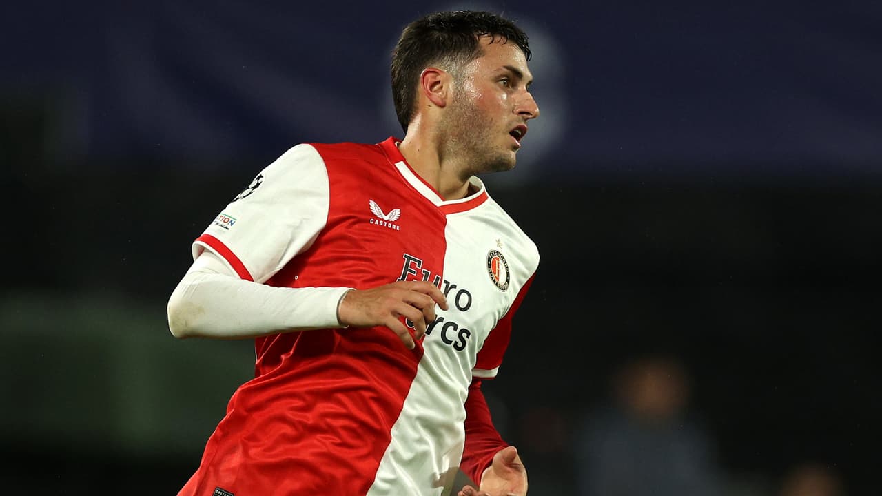 Santiago Giménez inicia el 2024 con gol anulado en Feyenoord