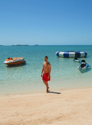 Por supuesto, Calvin se sintió feliz de compartir estas vacaciones con su amada Taylor, con quien recientemente celebró su aniversario de novios.