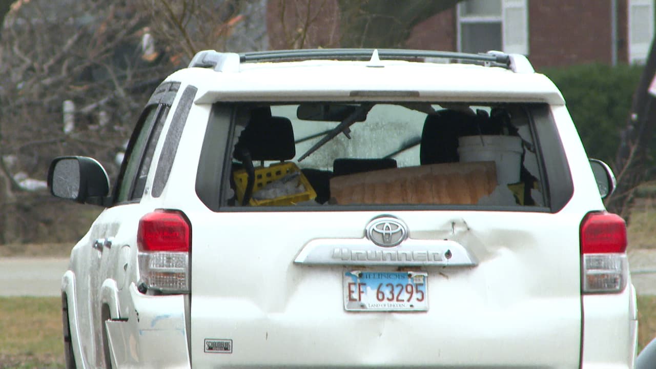 Equipos de rescate y voluntarios realizaron búsquedas durante la noche para descartar personas desaparecidas.
<br>
<br>“Anoche tuvimos unas 250 personas trabajando en la búsqueda. Dividieron el área en secciones y realizaron lo mejor posible considerando la oscuridad y el clima”, dijo Lori Postma, del Departamento de Bomberos Voluntarios del Municipio de Lake. “Hasta el momento no se ha reportado a nadie desaparecido”.