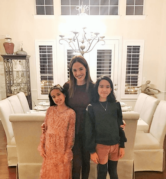 Otra de las preguntas que Michaella le hizo a Karla fue que si cuando era pequeña le gustaba alguien. La presentadora mexicana recordó que cuando cursaba preescolar tuvo un novio imaginario a quien llamaba ‘Arturito Limón Chávez’.