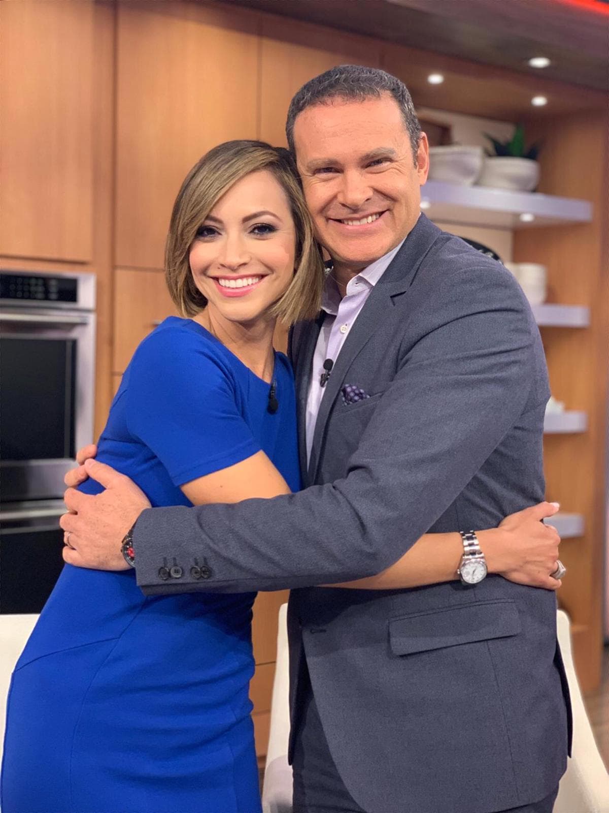 Satcha Pretto fue de las primeras en felicitarlo. Todos estaban listos para comer pastel y celebrar en grande.