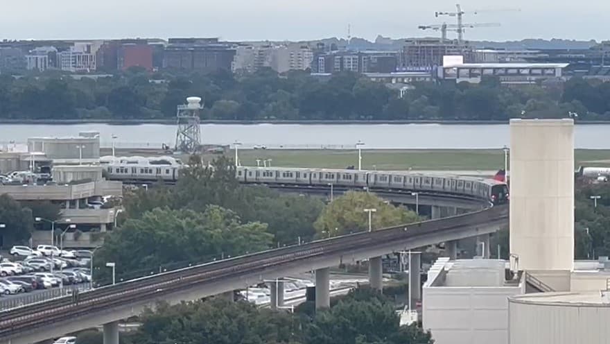 Se descarrila tren del Metro entre Potomac Yard y el Aeropuerto Nacional