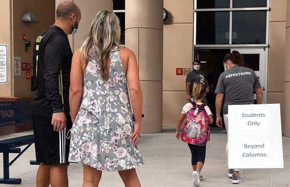 Muchos de los niños contraen coronavirus y necesitan ser hospitalizados no tienen problemas de salud previos, pero del grupo de niños que lo hacen, las afecciones más comunes son el asma y la diabetes, dijo Agha.