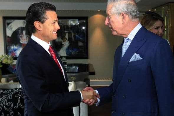 El príncipe Carlos recibió al Presidente mexicano y a su esposa, Angélica Rivera, en la suite de su hotel antes de la ceremonia de bienvenida. La prensa real destacó los beneficios de esta visita para fortalecer los lazos entre ambas naciones.