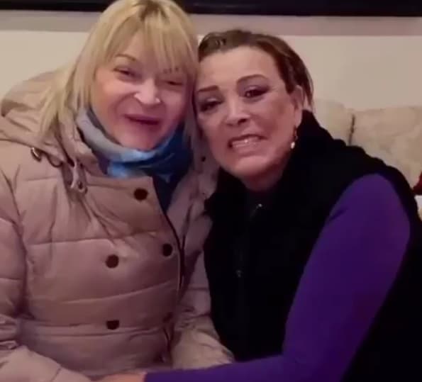 La cantante y actriz mexicana 
<b>Rocío Banquells</b> no descarta seguir los pasos de su media hermana 
<b>Sylvia Pasquel</b>, quien a sus 70 años realizó un desnudo para la película 
<b><a href="https://www.youtube.com/watch?v=Ew5sPuufisQ" target="_blank">'El diablo entre las piernas',</a> </b>de 
<b>Arturo Ripstein</b>.