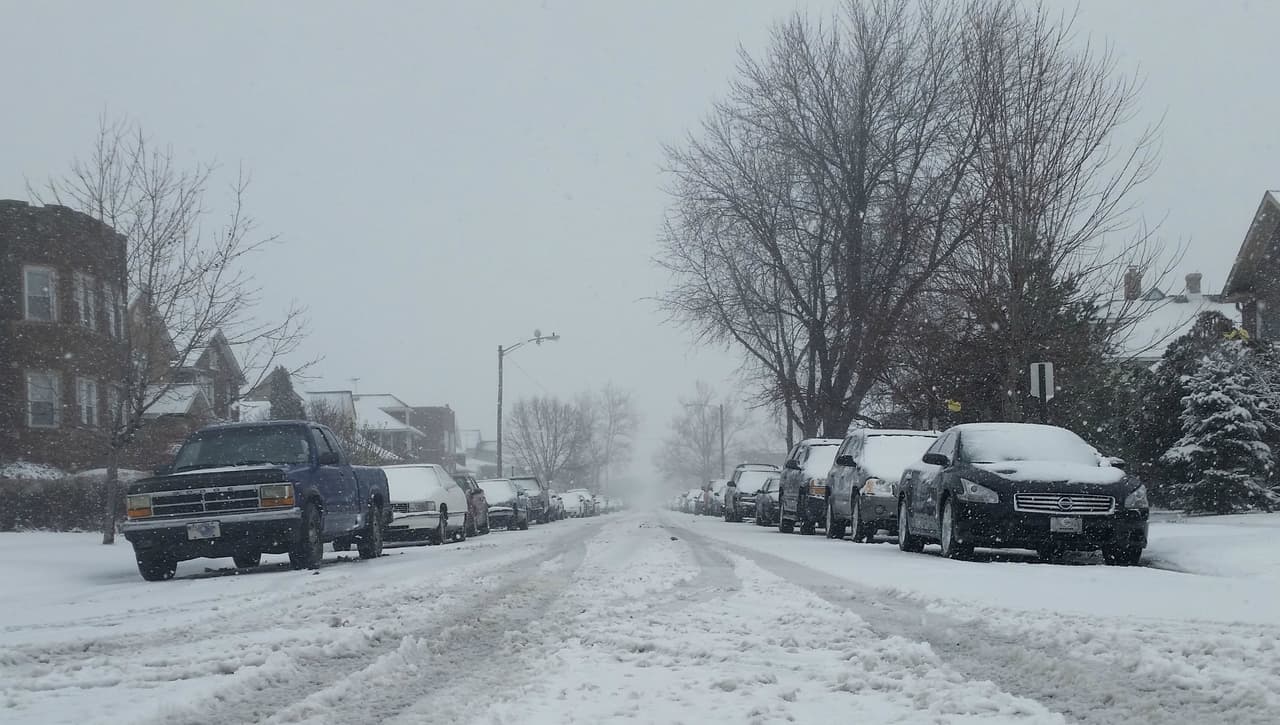Así lucen los caminos en Indiana, condado de Lake donde hay aviso de tormenta de nieve.