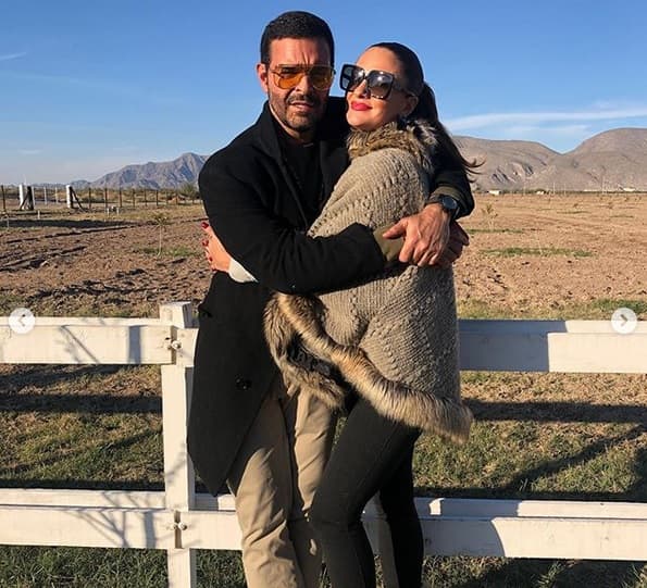 Sobre su amistad con Seoane, el actor de
<b><a href="https://www.univision.com/shows/silvia-pinal-frente-a-ti" target="_blank">Silvia Pinal, Frente a Ti</a></b>, dijo que con ella tiene "una relación de muchos años,
<b><a href="https://www.youtube.com/watch?v=d64Gt2qX_iM" target="_blank">nos apoyamos mucho como amigos</a></b> y nos ayudamos y a veces ella me sirve de ejemplo".
<br>