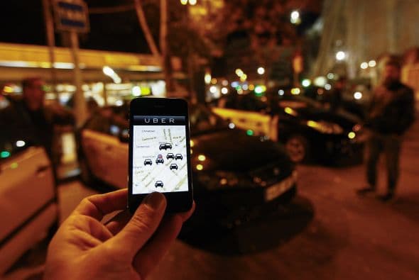 El administrador general de Uber asegura que, si no se revocan las regulaciones sobre el servicio, tendrán que dejar la ciudad.