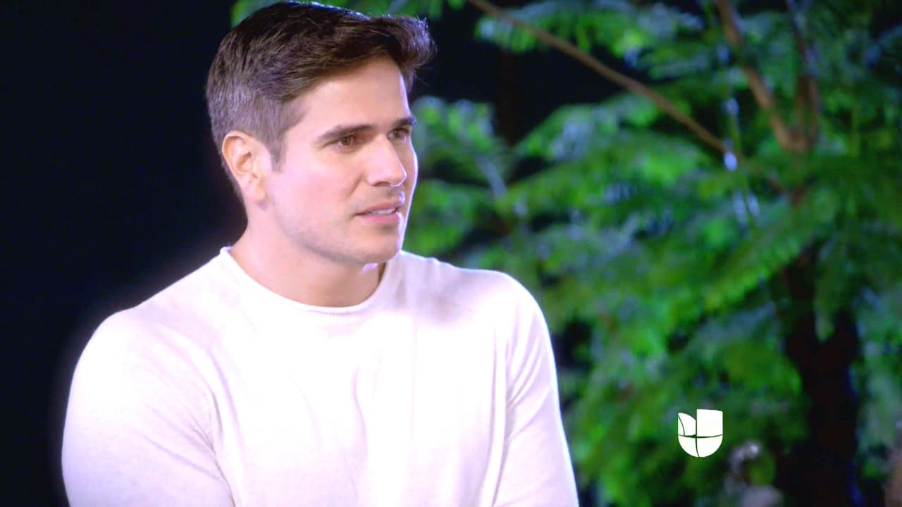 Ella quiere que Pablo abandone su trabajo de escolta y comience a trabajar en el taller mecánico de su padre.