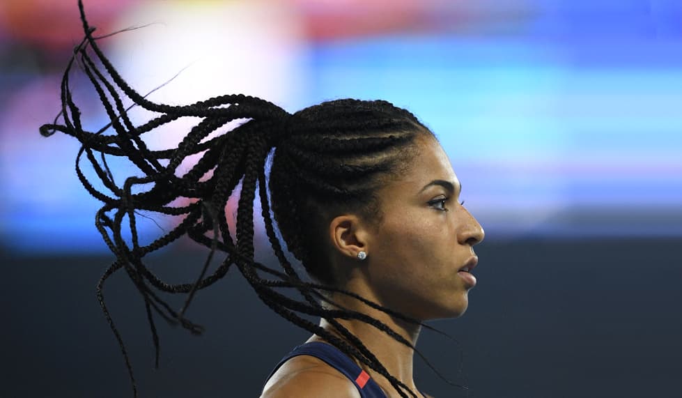 La 
<a href="https://twitter.com/floriaguei">Floria Guei</a> sujetó sus trenzas africanas en una coleta a una altura media alta. Si al correr o hacer ejercicio quieres mantenerte fresca y evitar el calor de la zona de la nuca, te recomendamos que imites el peinado de la corredora francesa.
<br>