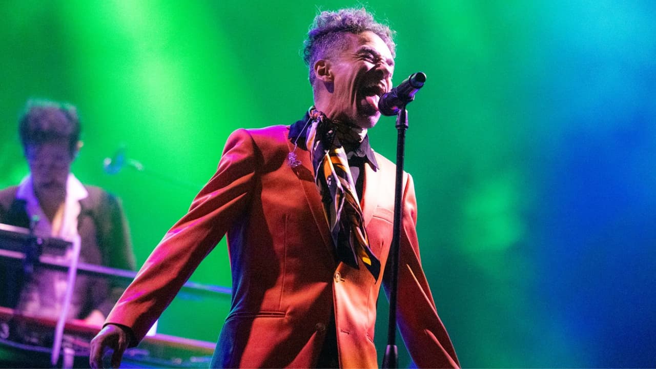 Una de las bandas más importantes de México también estuvo presente en el esperado festival. Con uno de sus éxitos, "Ingrata",
<b> Café Tacuba hizo bailar a miles de personas</b>.