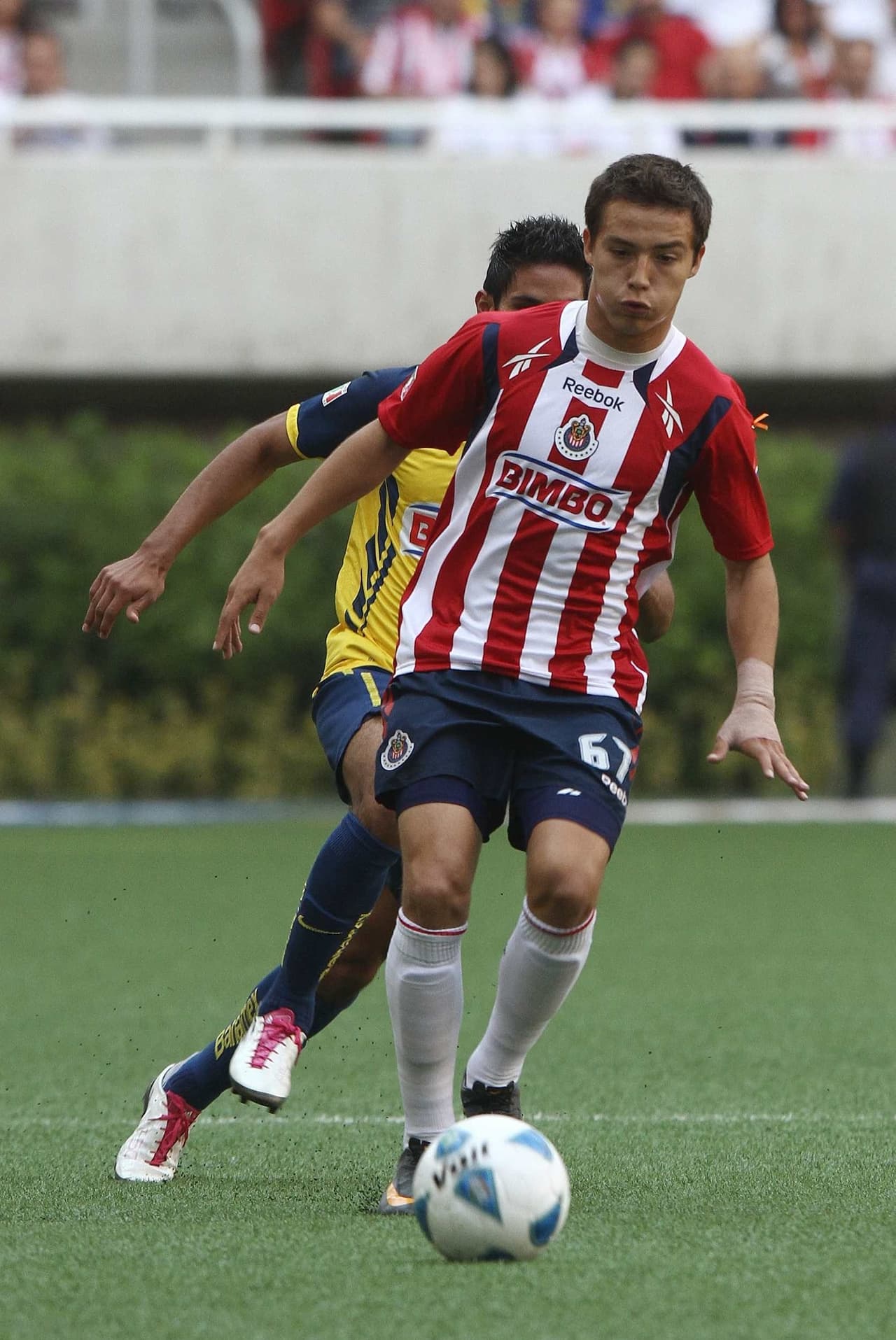 Muchos periodistas en su momento calificaron a "Cubo" Torres como 
<b>el sucesor de Javier Hernández Balcázar en el Club Chivas.</b>