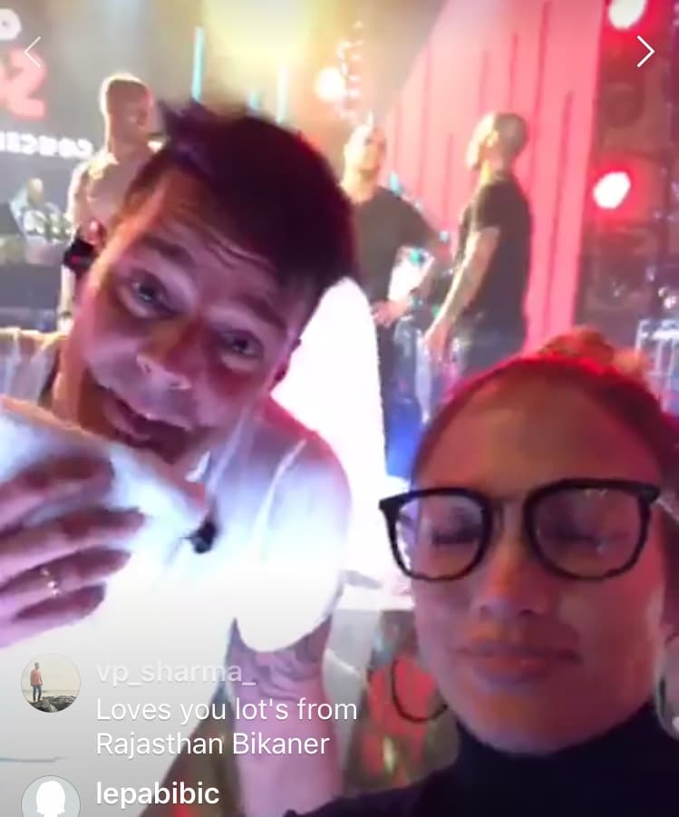 Otra de las grandes estrellas que acudieron a este evento benefico fue Ricky Martín quien ensayó previo a su presentación y agradeció a la gente que estaba tan comprometida para ayudar.